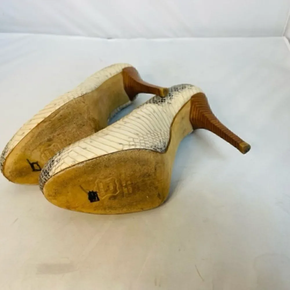 Stuart Weitzman Snakeskin Leather Platform Pumps 6M Very Good condition 4.5